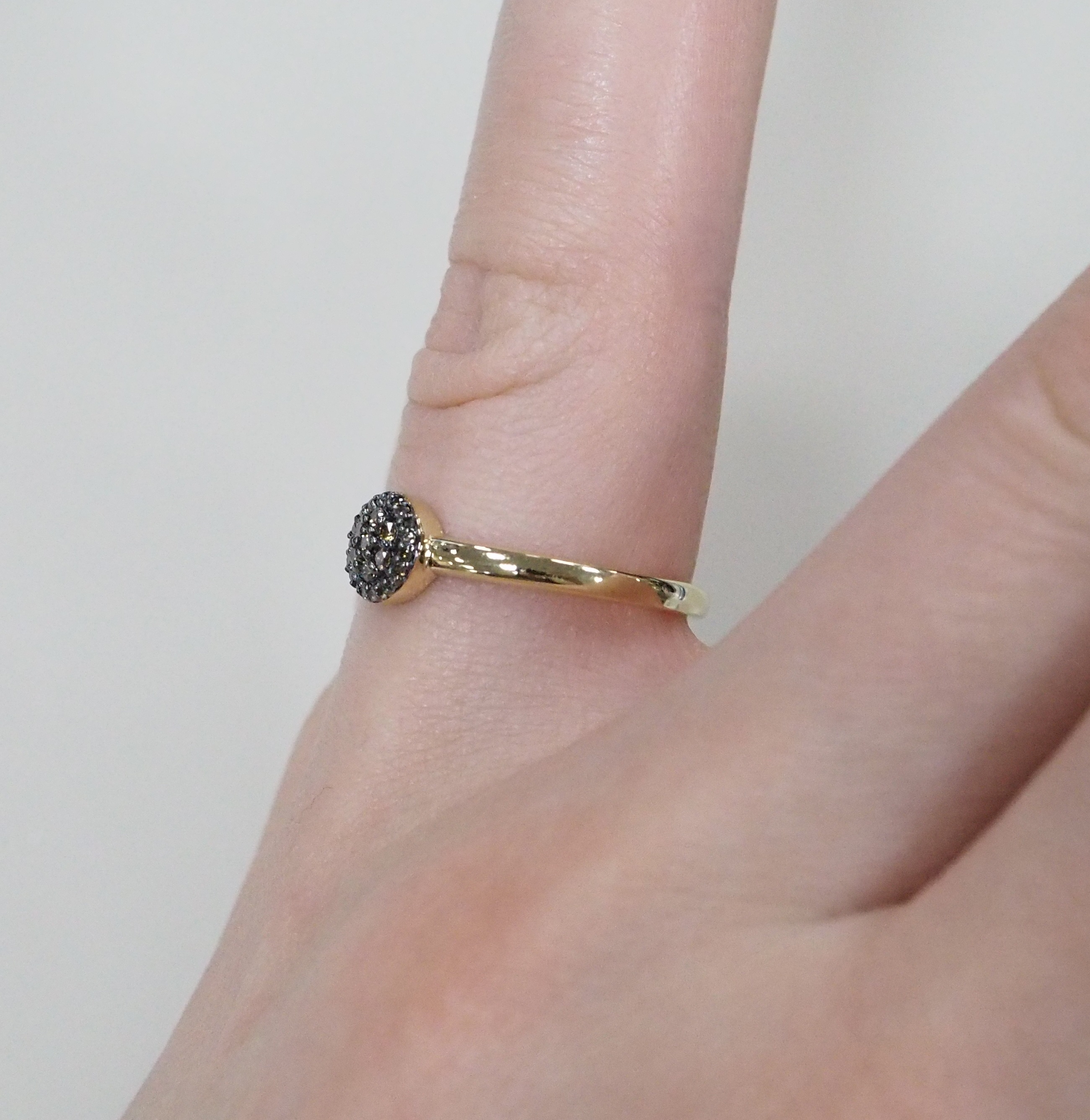 Серебряное кольцо с коньячными бриллиантами